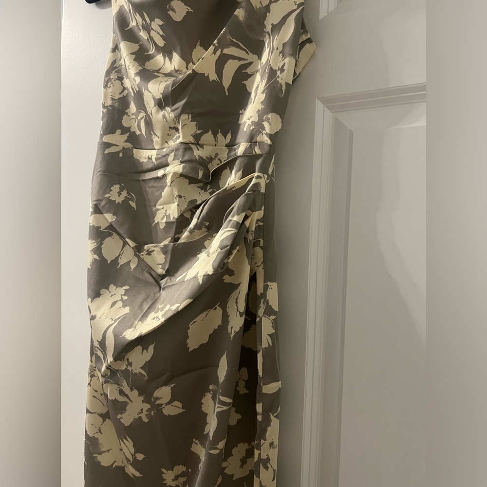 Abercrombie & Fitch Stretch Satin Draped Midi Dress in Grey Floral - Picture 7 of 9